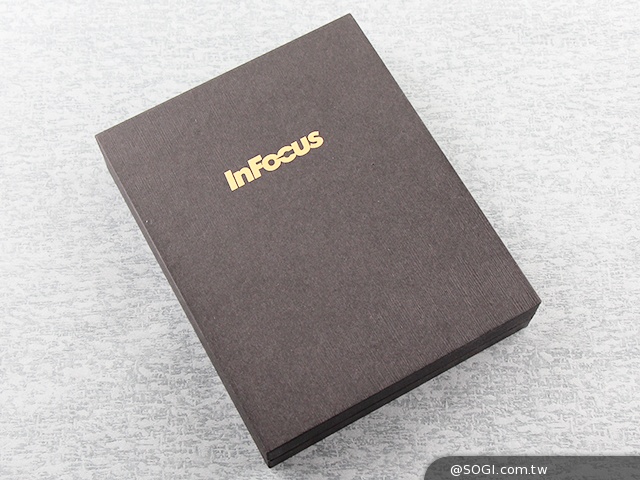 4G全頻InFocus M810 雙面玻璃、高規平價登場