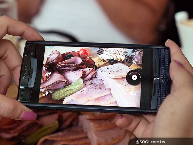 威圖最強奢華智慧機 Vertu Signature Touch動手玩