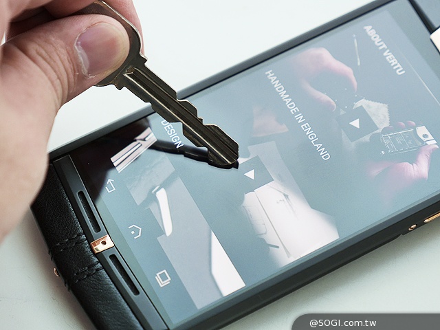 威圖最強奢華智慧機 Vertu Signature Touch動手玩