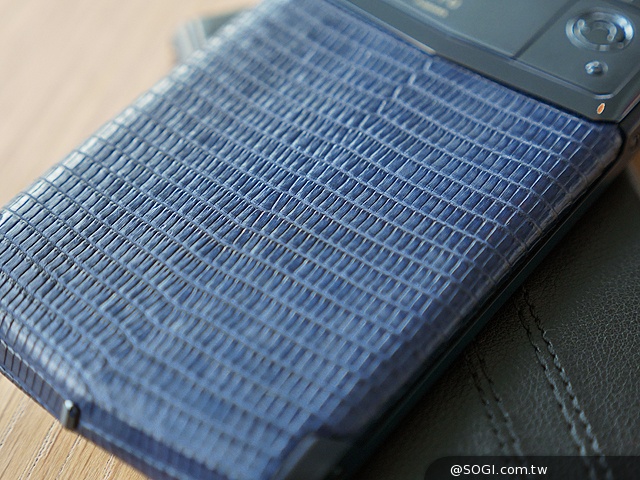 威圖最強奢華智慧機 Vertu Signature Touch動手玩