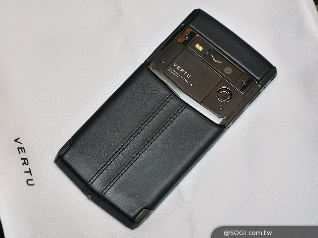 威圖最強奢華智慧機 Vertu Signature Touch動手玩