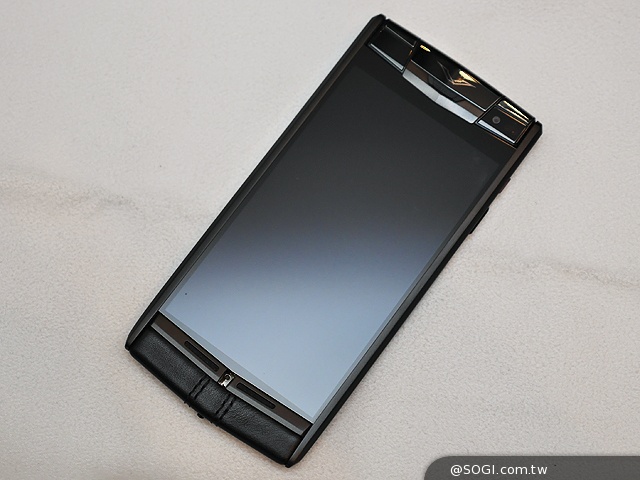 威圖最強奢華智慧機 Vertu Signature Touch動手玩