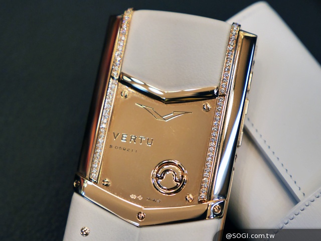 威圖最強奢華智慧機 Vertu Signature Touch動手玩