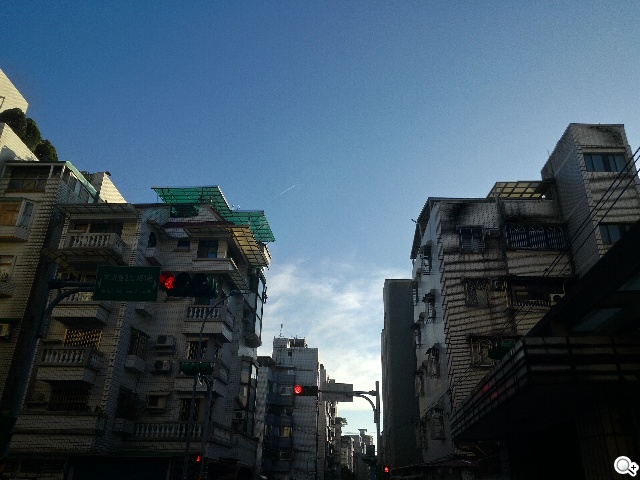 4G全頻InFocus M810 雙面玻璃、高規平價登場