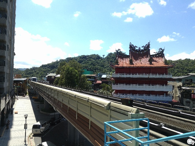 4G全頻InFocus M810 雙面玻璃、高規平價登場