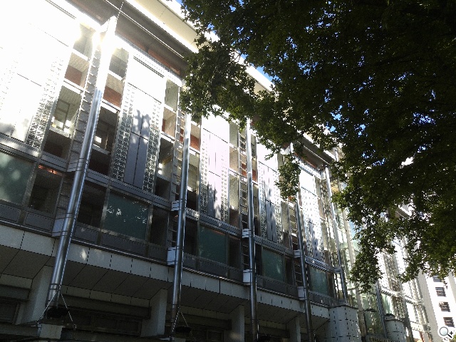 4G全頻InFocus M810 雙面玻璃、高規平價登場