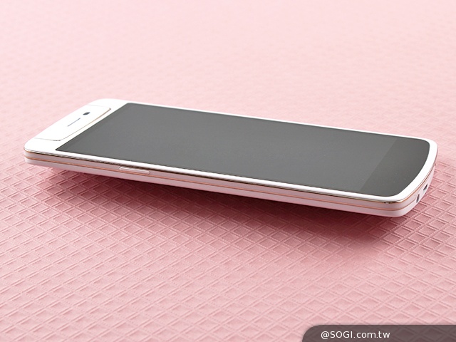 5吋4G手機OPPO N1 mini 翻轉相機輕鬆拍