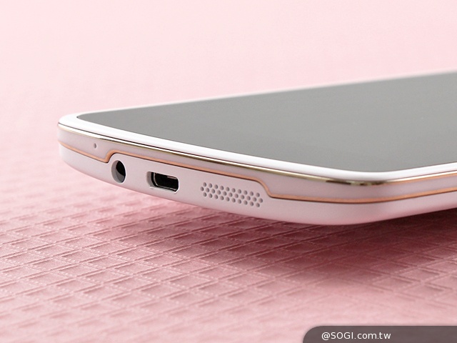 5吋4G手機OPPO N1 mini 翻轉相機輕鬆拍