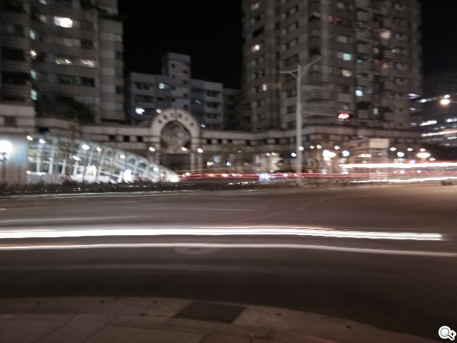 5吋4G手機OPPO N1 mini 翻轉相機輕鬆拍