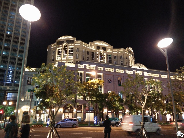 5吋4G手機OPPO N1 mini 翻轉相機輕鬆拍