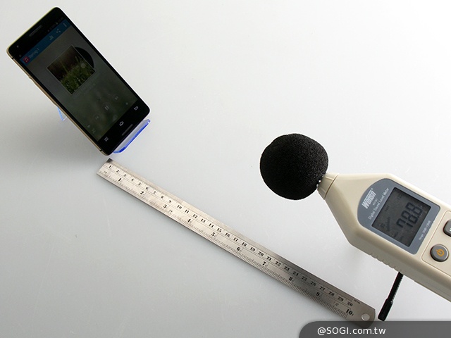 4G全頻InFocus M810 雙面玻璃、高規平價登場