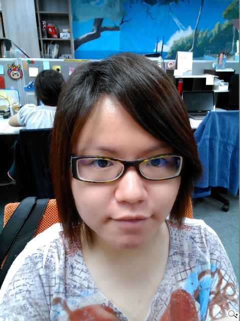 索尼4G全頻自拍手機Xperia C3 玩美彩妝新體驗