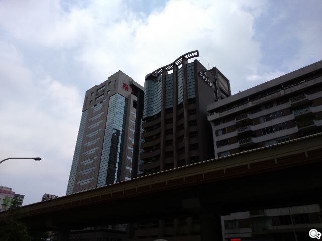 索尼4G全頻自拍手機Xperia C3 玩美彩妝新體驗