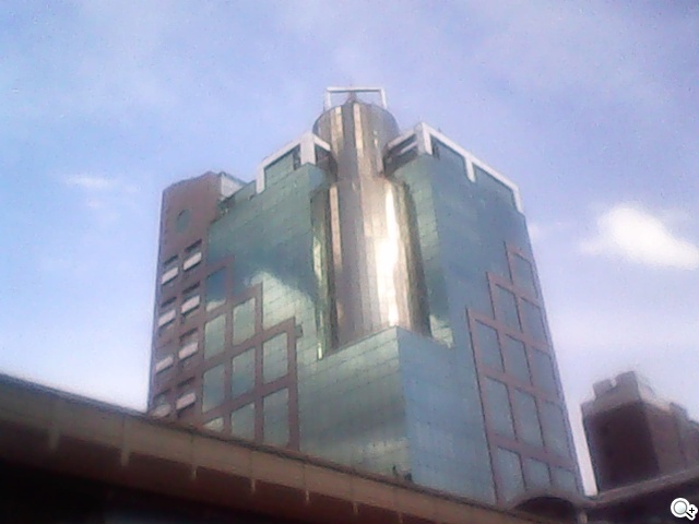 MOBIA M500雙卡摺疊功能機 娛樂、實用兼具 MOBIA M500雙卡摺疊功能機 娛樂、實用兼具