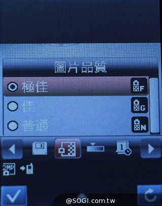 MOBIA M500雙卡摺疊功能機 娛樂、實用兼具 MOBIA M500雙卡摺疊功能機 娛樂、實用兼具