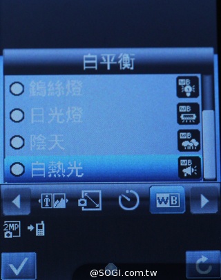 MOBIA M500雙卡摺疊功能機 娛樂、實用兼具 MOBIA M500雙卡摺疊功能機 娛樂、實用兼具