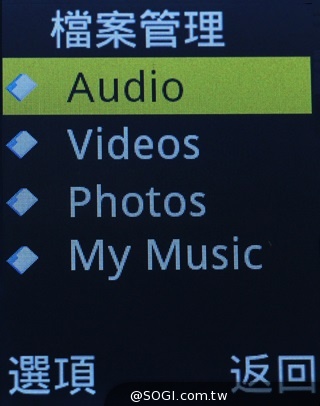 MOBIA M500雙卡摺疊功能機 娛樂、實用兼具 MOBIA M500雙卡摺疊功能機 娛樂、實用兼具