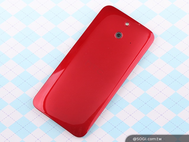 M8塑膠平價款 潮流旗艦HTC One E8實測