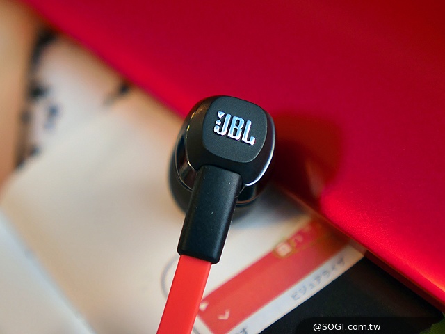 二代蝴蝶機登場！HTC Butterfly 2完整動手玩