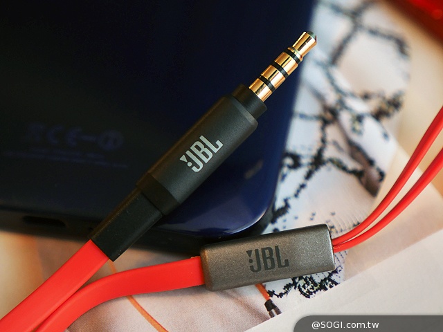 二代蝴蝶機登場！HTC Butterfly 2完整動手玩