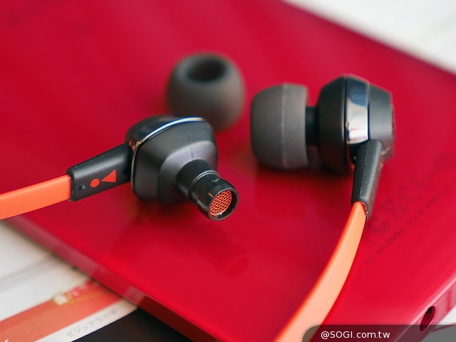 二代蝴蝶機登場！HTC Butterfly 2完整動手玩