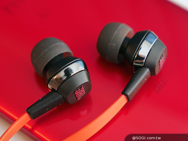 二代蝴蝶機登場！HTC Butterfly 2完整動手玩