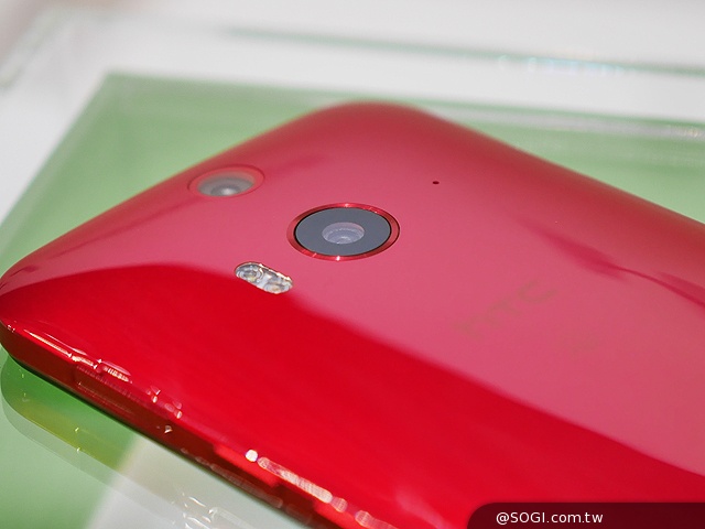二代蝴蝶機登場！HTC Butterfly 2完整動手玩