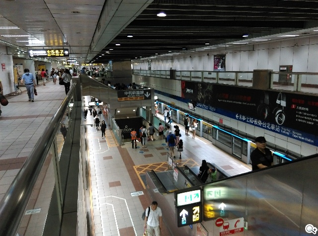 M8塑膠平價款 潮流旗艦HTC One E8實測