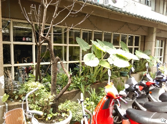 M8塑膠平價款 潮流旗艦HTC One E8實測