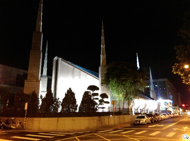 M8塑膠平價款 潮流旗艦HTC One E8實測