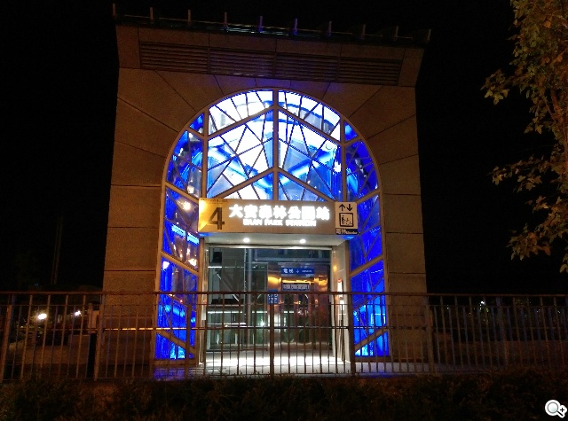 M8塑膠平價款 潮流旗艦HTC One E8實測