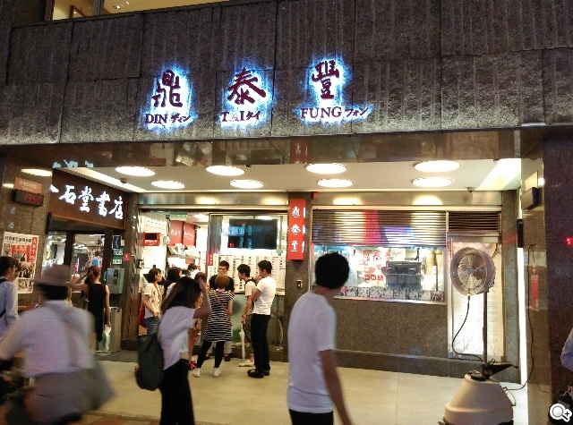 M8塑膠平價款 潮流旗艦HTC One E8實測