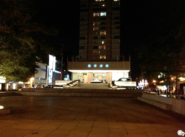 M8塑膠平價款 潮流旗艦HTC One E8實測