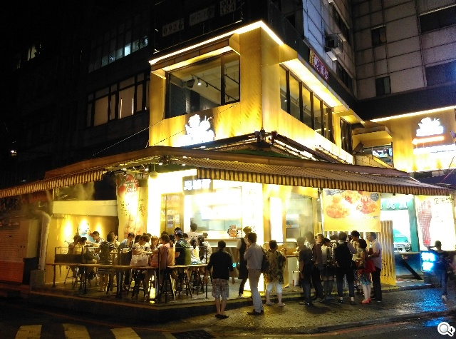 M8塑膠平價款 潮流旗艦HTC One E8實測