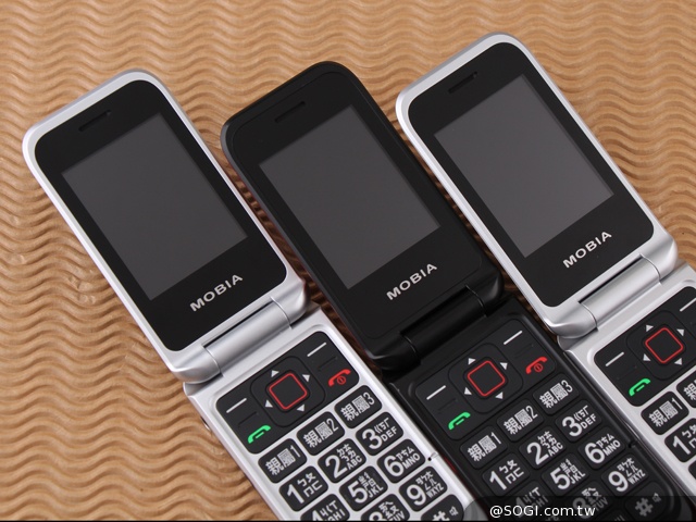 MOBIA M500雙卡摺疊功能機 娛樂、實用兼具 MOBIA M500雙卡摺疊功能機 娛樂、實用兼具