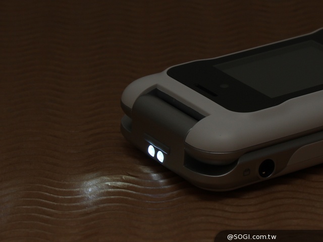 MOBIA M500雙卡摺疊功能機 娛樂、實用兼具 MOBIA M500雙卡摺疊功能機 娛樂、實用兼具