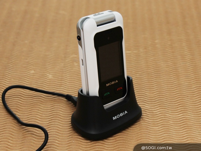 MOBIA M500雙卡摺疊功能機 娛樂、實用兼具 MOBIA M500雙卡摺疊功能機 娛樂、實用兼具