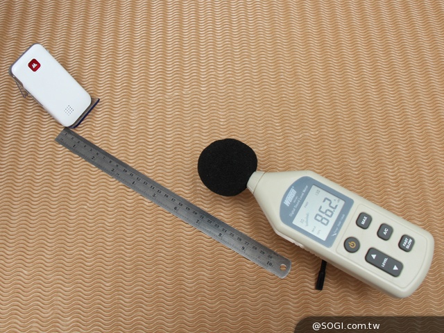 MOBIA M500雙卡摺疊功能機 娛樂、實用兼具 MOBIA M500雙卡摺疊功能機 娛樂、實用兼具