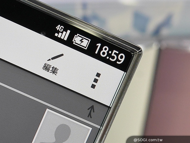 超窄邊框的新巔峰！Sharp Aquos Crystal動手玩