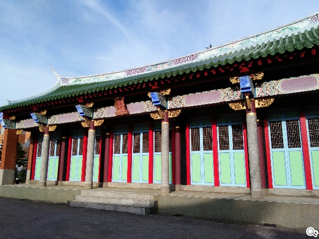 主打夜拍的5吋纖薄4G手機OPPO R3