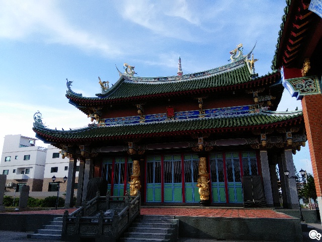 主打夜拍的5吋纖薄4G手機OPPO R3