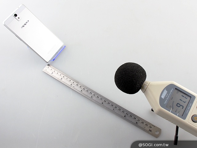 主打夜拍的5吋纖薄4G手機OPPO R3