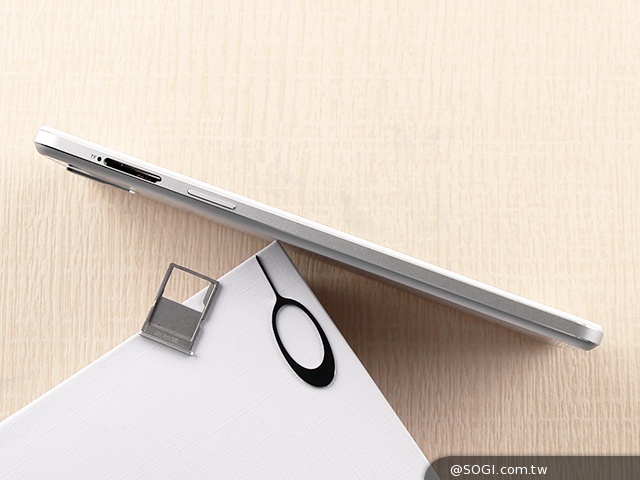 主打夜拍的5吋纖薄4G手機OPPO R3