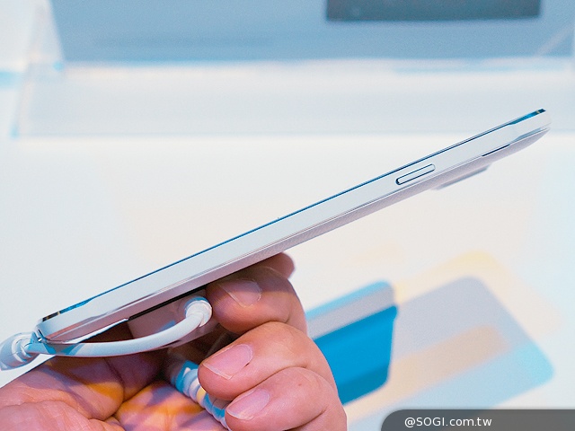 搶先動手玩!SAMSUNG GALAXY Note 4新旗艦報到【IFA 2014】 搶先動手玩!SAMSUNG GALAXY Note 4新旗艦報到【IFA 2014】