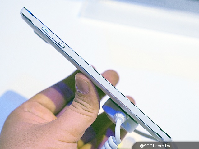 搶先動手玩!SAMSUNG GALAXY Note 4新旗艦報到【IFA 2014】 搶先動手玩!SAMSUNG GALAXY Note 4新旗艦報到【IFA 2014】