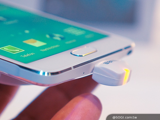 搶先動手玩!SAMSUNG GALAXY Note 4新旗艦報到【IFA 2014】 搶先動手玩!SAMSUNG GALAXY Note 4新旗艦報到【IFA 2014】