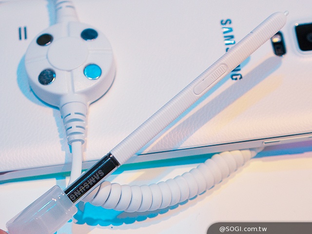 搶先動手玩!SAMSUNG GALAXY Note 4新旗艦報到【IFA 2014】 搶先動手玩!SAMSUNG GALAXY Note 4新旗艦報到【IFA 2014】