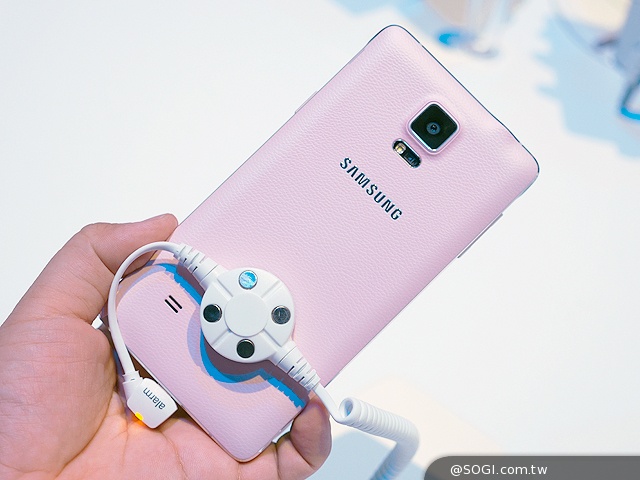 搶先動手玩!SAMSUNG GALAXY Note 4新旗艦報到【IFA 2014】 搶先動手玩!SAMSUNG GALAXY Note 4新旗艦報到【IFA 2014】
