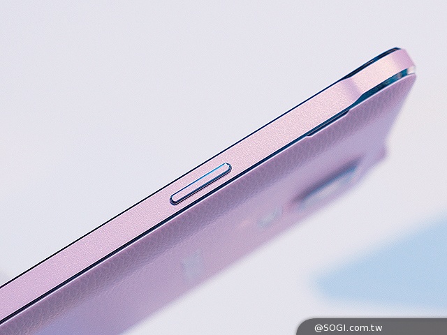 搶先動手玩!SAMSUNG GALAXY Note 4新旗艦報到【IFA 2014】 搶先動手玩!SAMSUNG GALAXY Note 4新旗艦報到【IFA 2014】