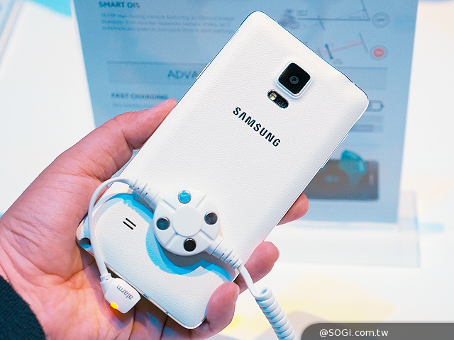 搶先動手玩!SAMSUNG GALAXY Note 4新旗艦報到【IFA 2014】 搶先動手玩!SAMSUNG GALAXY Note 4新旗艦報到【IFA 2014】